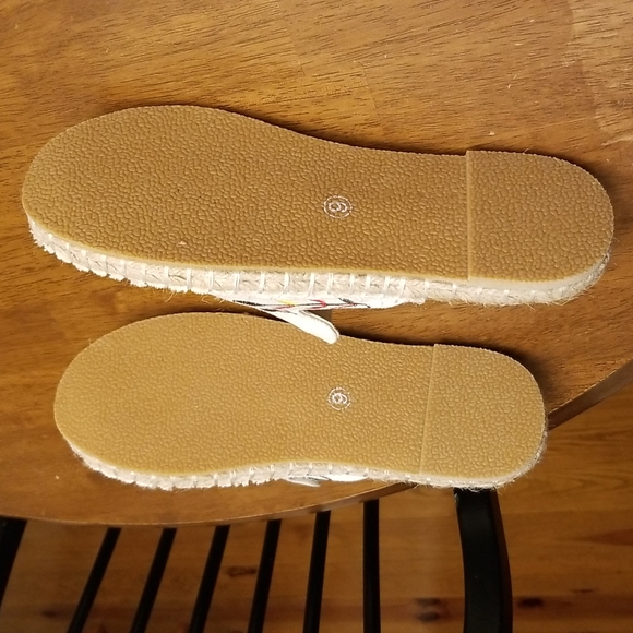 Adorable shoes - Picture 6 of 7